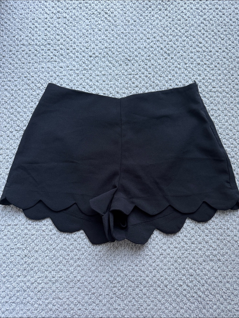 Monteau Black Scalloped Hem Women’s Shorts, Size M